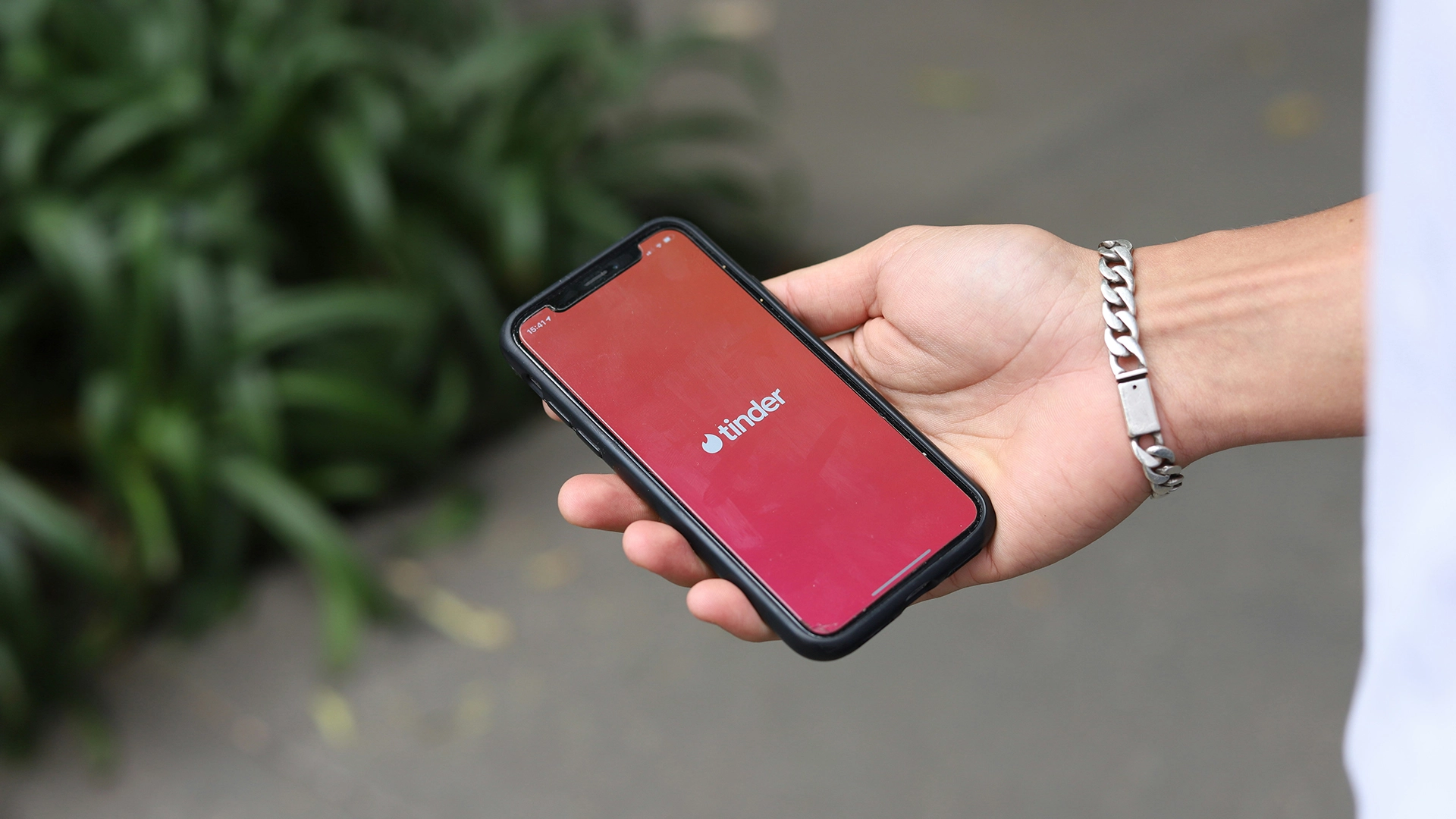 Tinder Tests Height Preference Feature For Paid Users