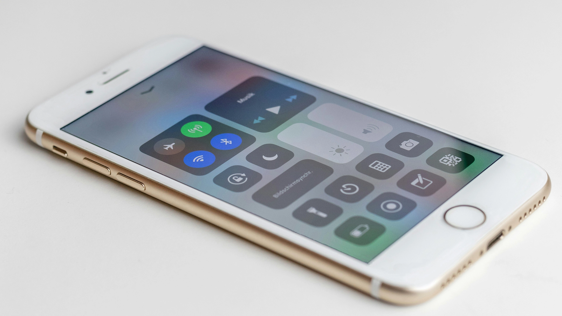 Jack Dorsey Launches Decentralized Bluetooth Messaging App Bitchat