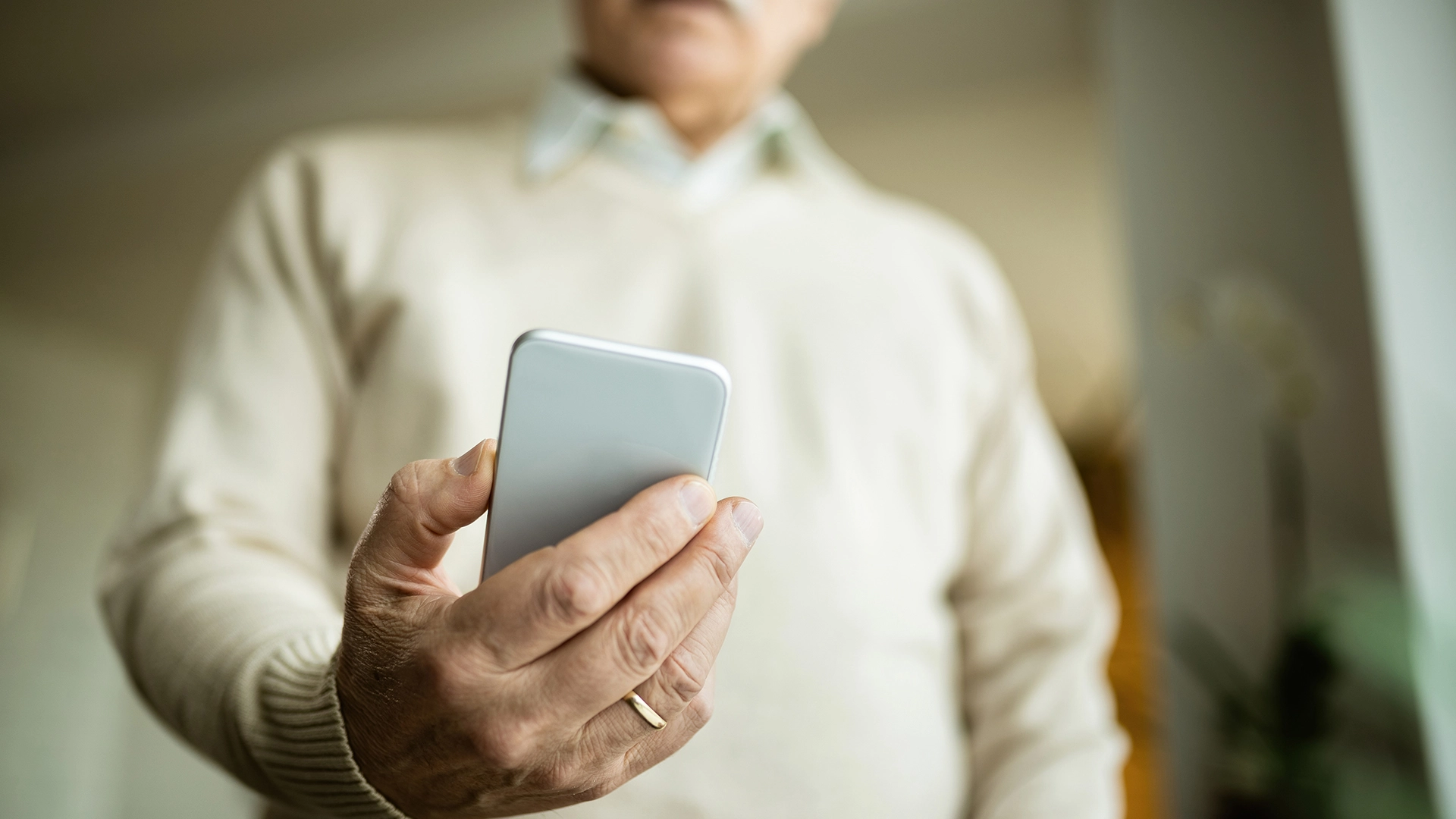 Elderly Man Dies Trying To Meet AI Chatbot He Thought Was Real