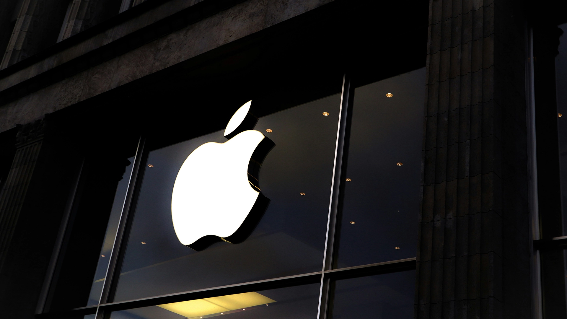Apple To Increase Spending On AI Development